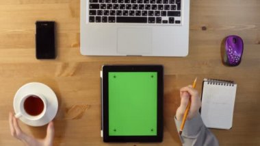 Yeşil bir ekran masaüstü, dizüstü ve Tablet Pc kullanarak