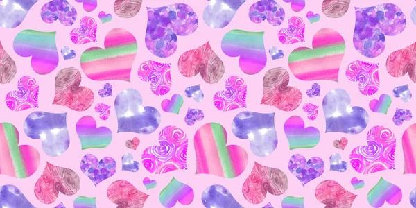Nahtloses Muster farbiger Herzen in Aquarell auf rosa Hintergrund gemalt. Rosa, grün, lila und orange bunte Gradienten Herz. Hintergrund der Herzen für Verpackungen, Textilien, Scrapbooking — Stockfoto