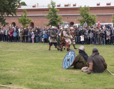Saint Petersburg, Rusya Federasyonu - 28 Mayıs 2016: Vikingler Savaşı. Tarihsel canlandırma ve festival 28 Mayıs 2016 yılında Saint Petersburg, Rusya Federasyonu