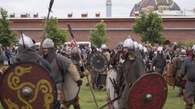 Saint Petersburg, Rusya Federasyonu - 28 Mayıs 2016: Vikingler Savaşı. Tarihsel canlandırma ve festival 28 Mayıs 2016 yılında Saint Petersburg, Rusya Federasyonu