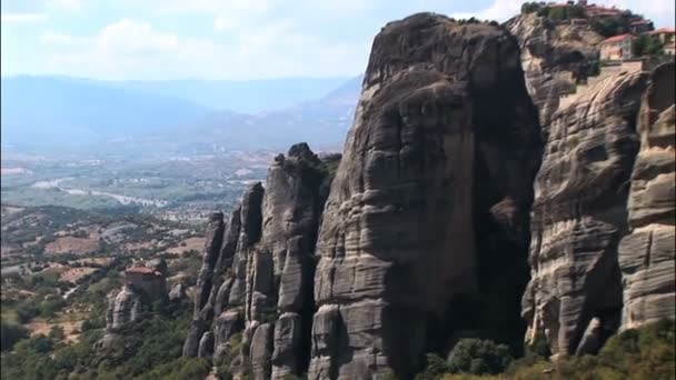 Grote bergen in de Griekse Meteora — Stockvideo