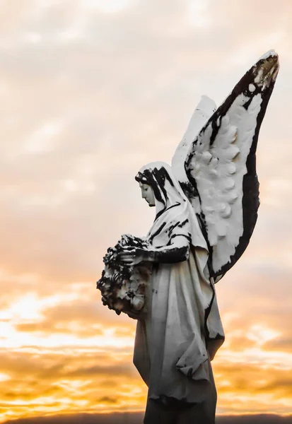 Marble Statue Angel Holding Funeral Wreath Shot Clouds Lit Falling — Stock Photo, Image