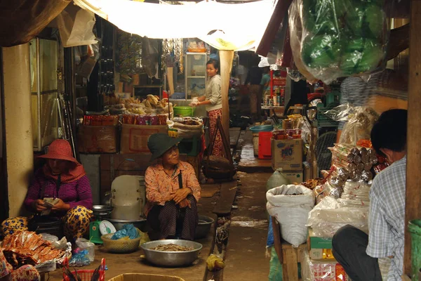 市场卖家柬埔寨贡布中央市场 — 图库照片