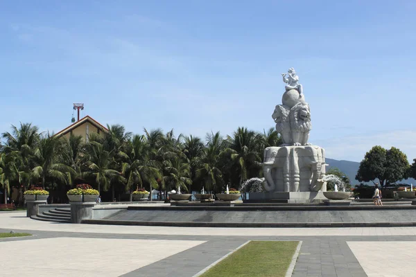 Monument Framför Ingången Till Vinpearl Land Trang Vietnam — Stockfoto