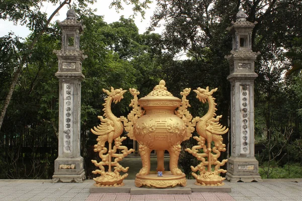 Chua Thien Colgó Pagoda Hue Vietnam —  Fotos de Stock
