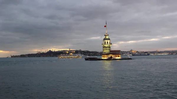 Maiden Tower Gebouwd Zee Een Prachtig Uitzicht Bij Zonsondergang — Stockfoto