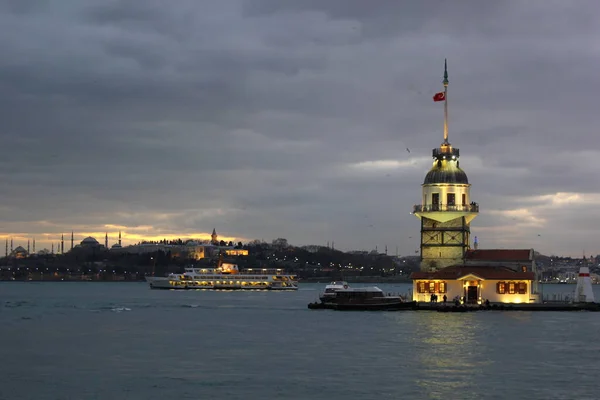 Maiden Tower Gebouwd Zee Een Prachtig Uitzicht Bij Zonsondergang — Stockfoto