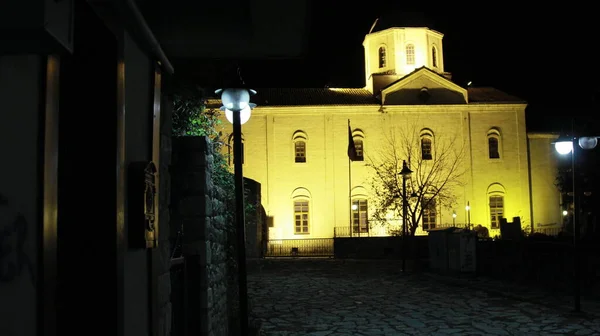 Grande Église Majestueuse Côté Des Réverbères Ronds — Photo