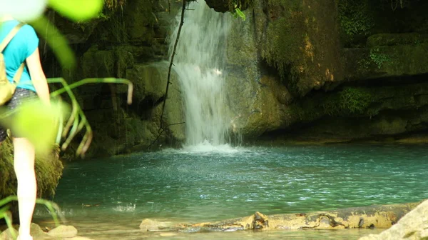 Wonderful Waterfall Forest Pouring Rocks Clear Blue Lake — Stock Photo, Image