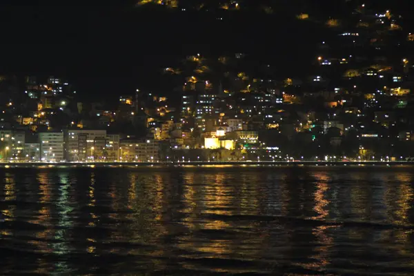 Magnífica Ciudad Junto Mar Vista Nocturna — Foto de Stock