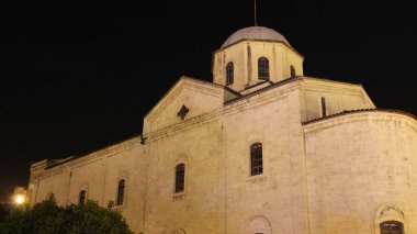Tarihi eski kilise. loş bir ortamda harika mimari işler..