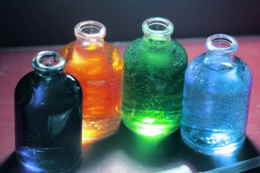 Eski bir daktilo. Eski çağlardan kalma bir mektup. )