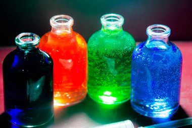 Eski bir daktilo. Eski çağlardan kalma bir mektup. )