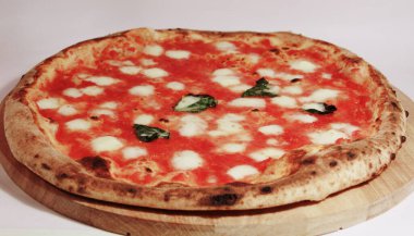 Domates ve mozzarella pizza, İtalyan margherita pizza..