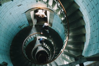 Brittany 'nin iç deniz fenerinde dairesel merdiven