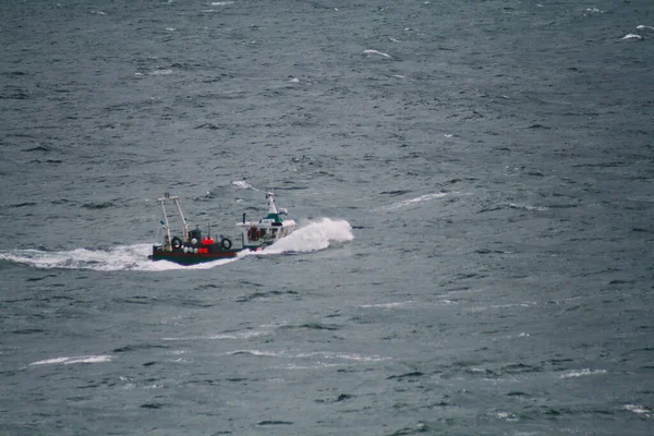 Barco Pesca Nas Ondas Oceano Brittany França — Fotografia de Stock