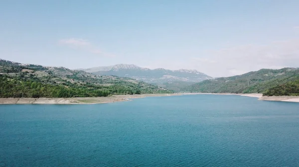 Alento Gölü manzarası. Cilento. Güney İtalya
