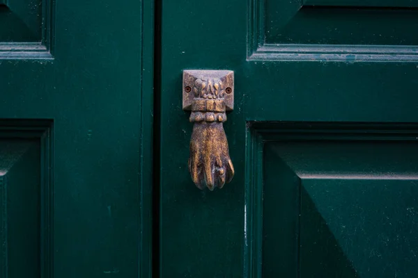 Yeşil Kapıya Antika Kapı Şeklindeki Güney Talya — Stok fotoğraf