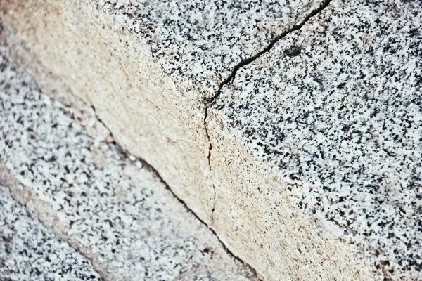 화강암으로 계단의 갈라진 — 스톡 사진