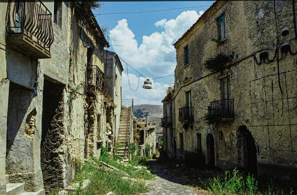 Romagnano Monte Kampania Włochy Starożytna Wioska Zniszczona Opuszczona Stare Zdjęcie — Zdjęcie stockowe