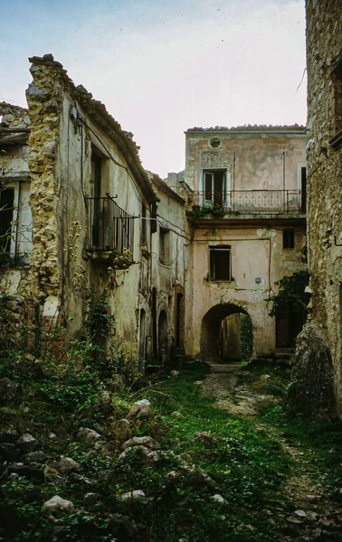ロマニャーノ モンテ カンパニア州 イタリア 古代の村を破壊し 放棄した 映画で撮られた古い写真は — ストック写真