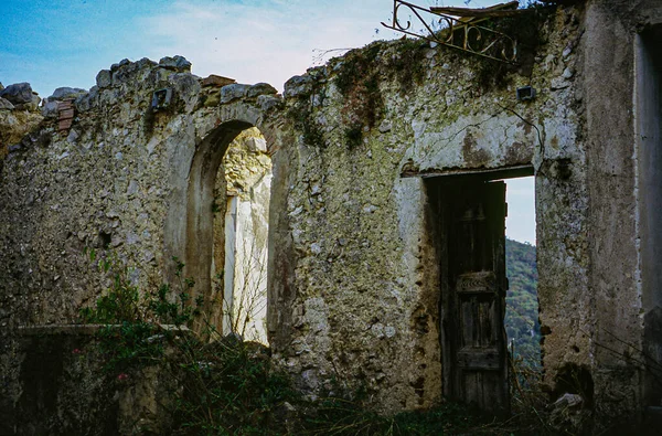 Romagnano Monte 이탈리아 캄파니아 고대의 마을은 파괴되고 버려졌 필름으로 — 스톡 사진