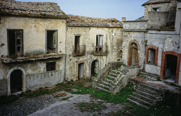 Romagnano Monte Kampania Włochy Starożytna Wioska Zniszczona Opuszczona Stare Zdjęcie — Zdjęcie stockowe