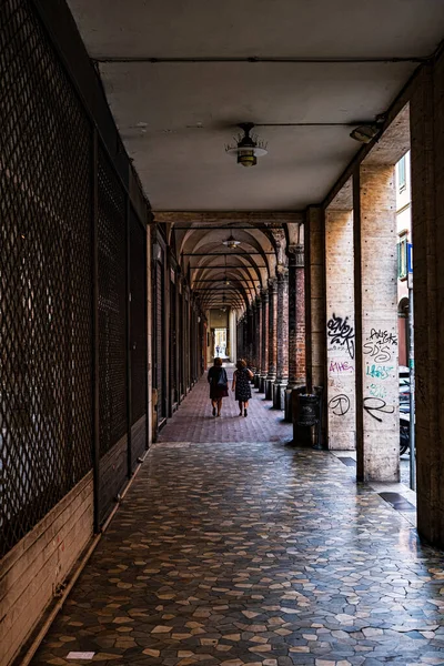Gündüzleri Bologna Porticoes Kemerler Sütunlar Mimari Talya — Stok fotoğraf