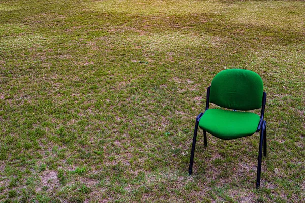 Cadeira Verde Regulação Futebol Campo Futebol Negócios Banco Sentado Campo — Fotografia de Stock