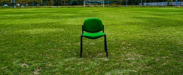 Silla Verde Campo Fútbol Regulación Con Puerta Parte Inferior Fútbol — Foto de Stock