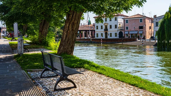 Bancos Canal Agua Con Una Casa Paladiana Dolo Venecia Italia — Foto de Stock