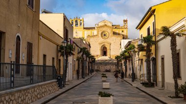 Eski şehir Custonaci, Sicilya, İtalya. Custonaci 'li Maria Santissima' nın Sığınağı
