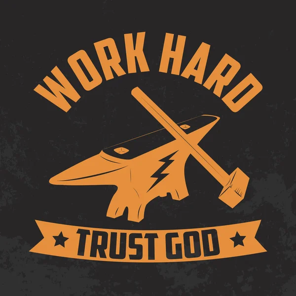 Travaillez dur Dieu de confiance. Jaune. Enclume et marteau . — Image vectorielle