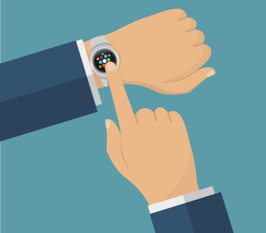 Akıllı saatli insan eli. Akıllı saatler ile çalışma.