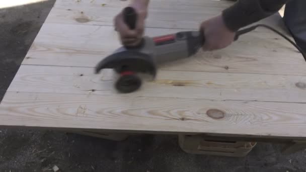 Lijando Una Hoja Madera Con Una Amoladora Trabajos Madera — Vídeo de stock