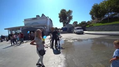 Odessa, Ukrayna-09.16.2019: Ukrayna 'da cankurtaran günü. Langeron sahilinde yangın söndürme ekipmanları sergileniyor..