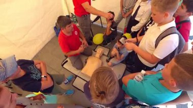 Odessa, Ukrayna-09.16.2019: Ukrayna 'da cankurtaran günü. Langeron sahilinde yangın söndürme ekipmanları sergileniyor..