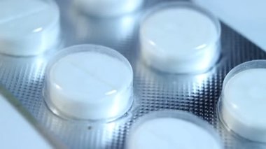 Döndürme hapları. Tabletleri kapatın. Eczane.