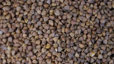 Karabuğday döner arka planda inler