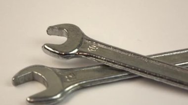 Anahtarlar arka planda döner. Çalışma araçları