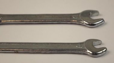 Anahtarlar arka planda döner. Çalışma araçları