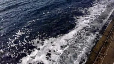 Deniz dalgaları. Yukarıdan görüntüle