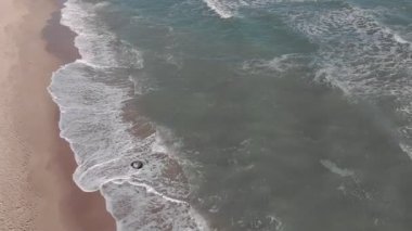 Deniz dalgaları. Yukarıdan görüntüle