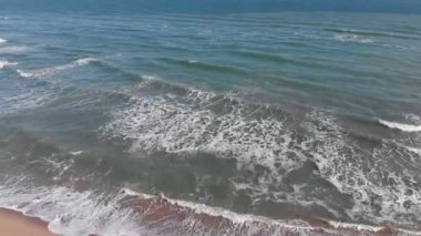 Deniz dalgaları. Yukarıdan görüntüle