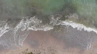 Deniz dalgaları. Yukarıdan görüntüle