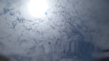 Aksiyon kamerasıyla denizde yüzmek.