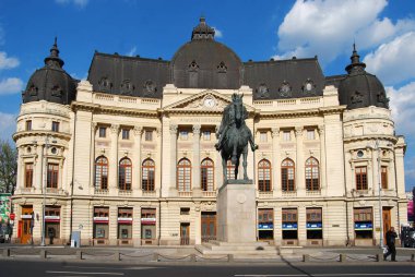 Il Palazzo Reale (Palatul Real in rumeno) un monumentale edificio sulla Calea Victoriei costruito in stile neoclassico tra il 1812 e il 1815 per volere di Dinicu Golescu. Görünüşte sede del Museo Nazionale dArte della Romanya,
