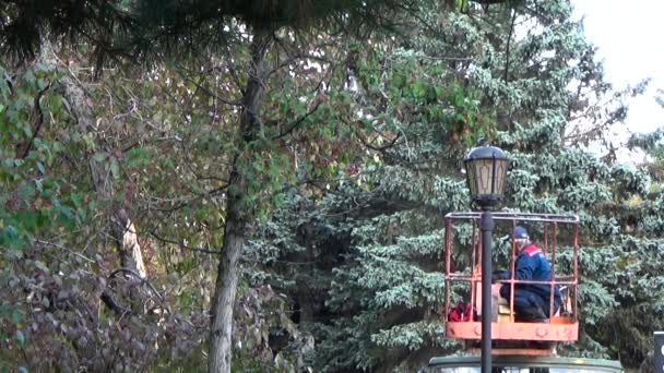 Electrician repairing  lights. Perm. Russia.2015 September 17 — Stock Video