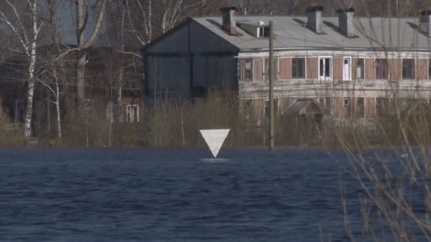 Antigua Casa de Madera en Inundación — Vídeo de stock