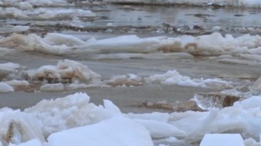 Buz sonu ve drift Nehri üzerinde